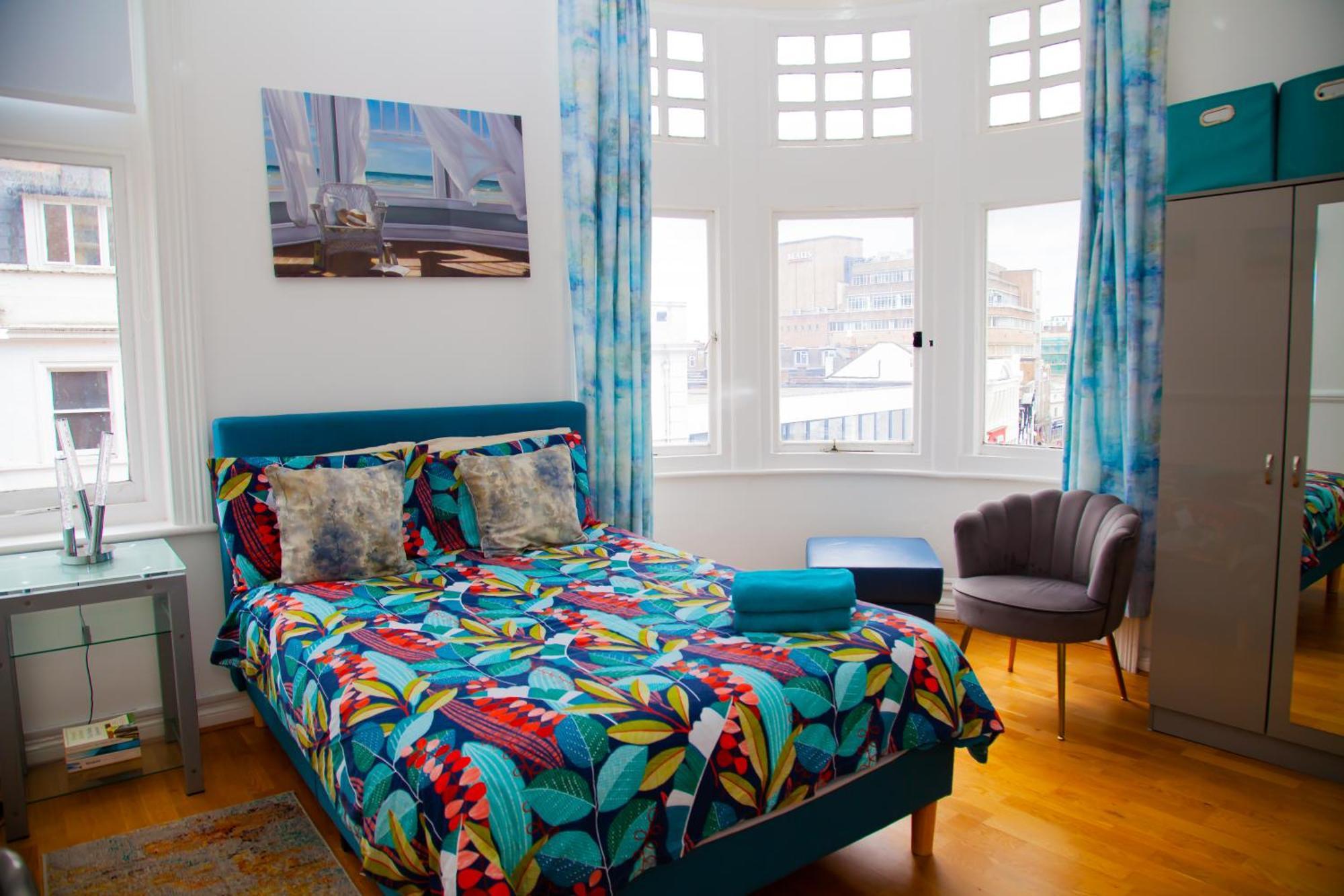 Seaside Centre - Large 3br, Wifi, 8 Min Walk * Bournemouth